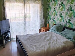 Iron/ironing board, internet, bed sheets