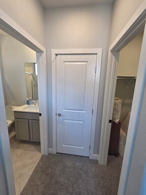 Interior - Delightful own entrance 1b1b with AC in Henderson (Henderson)