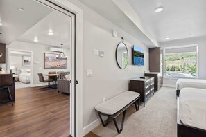 2 makuuhuonetta, silitysrauta/-lauta, vauvan matkasänky, Wi-Fi