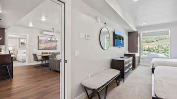 2 habitaciones, tabla de planchar con plancha, cuna de viaje y wifi