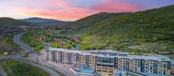 Luxury Black Rock Resort Suite, Unit B