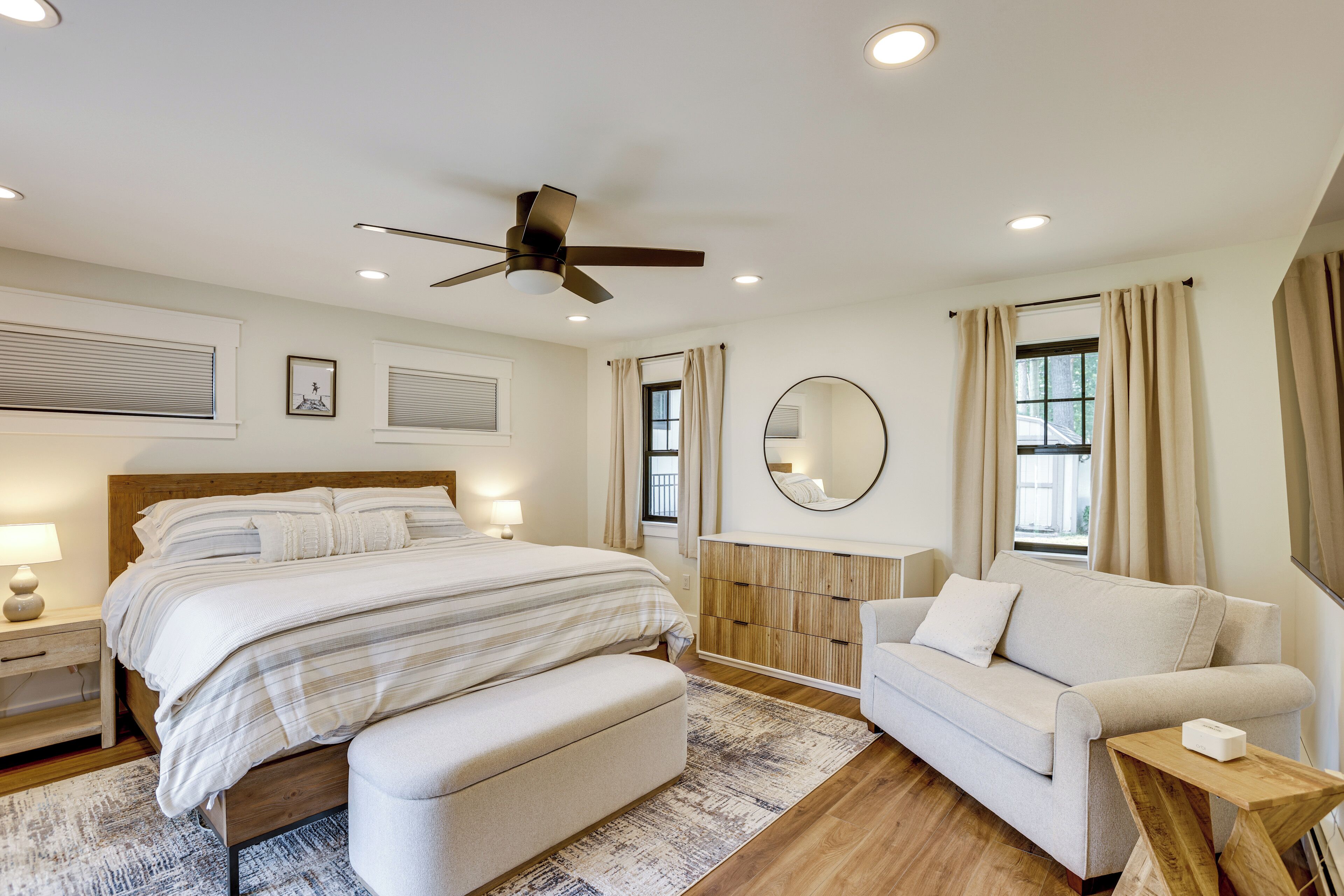4 bedrooms, internet, bed sheets