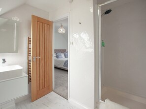 Towels - 3 bedroom accommodation in Brixham (Brixham)