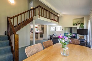Interior - Cosy Ohakune retreat in park-like Turoa Alpine Village (Ohakune)