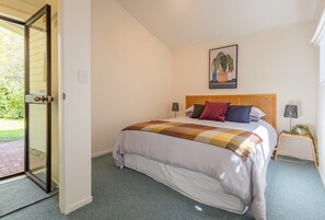 3 bedrooms, desk, free WiFi, bed sheets - Cosy Ohakune retreat in park-like Turoa Alpine Village (Ohakune)