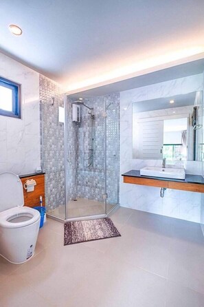 Villa | Bathroom