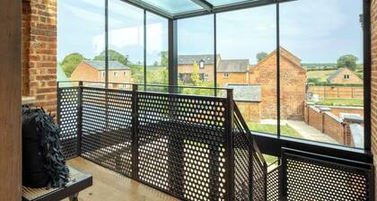The Granary – Elegant Countryside Retreat
