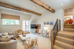 TV, peis og kontorer