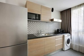Fridge, microwave, coffee/tea maker, toaster