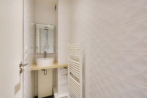 Douche, séchoir à cheveux