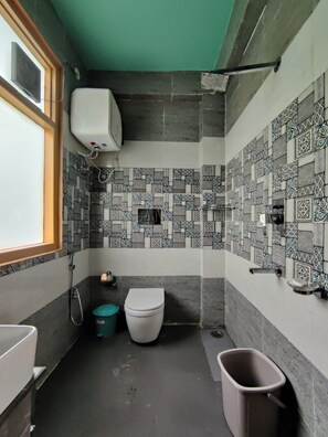 Towels, soap, shampoo, toilet paper