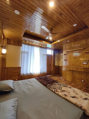 Family Room, Balcony