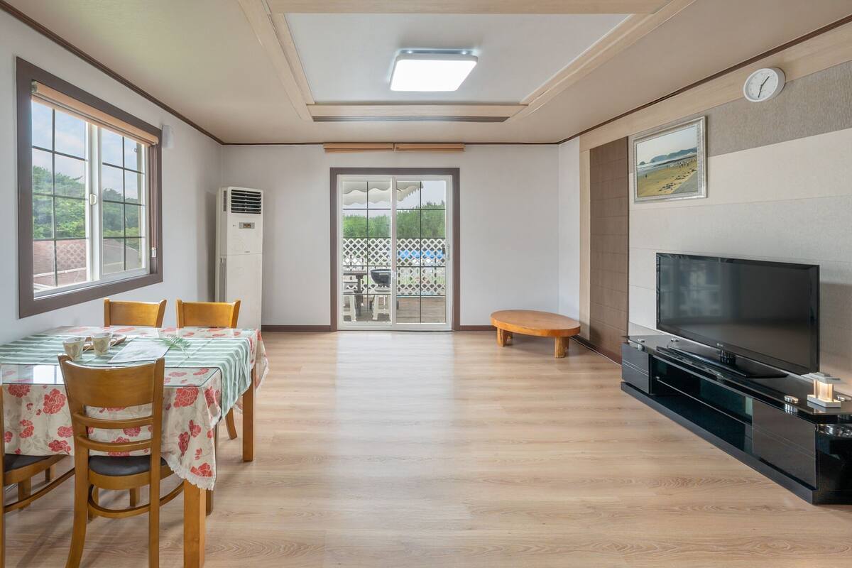 Basic Room, 2 Bedrooms (D-3 (2F / Duplex / BBQ)) | 1 bedroom, WiFi (free)