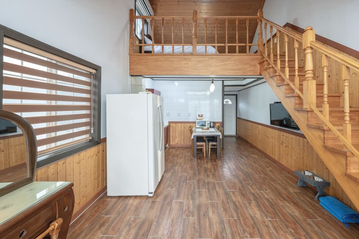 Basic Room, 1 Bedroom (D-Baekilhong 2 (2F / Duplex / BBQ)) | 1 bedroom, WiFi (free)