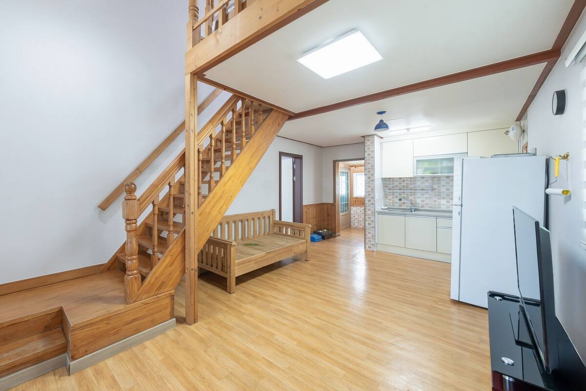 Basic Room, 3 Bedrooms (Whole-B (1F / Duplex /BBQ)) | 1 bedroom, WiFi (free)
