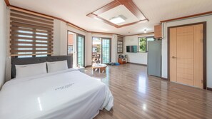 Basic Room, 1 Bedroom (E-2 (2F / Studio Type / BBQ)) - Evergreen Pet-friendly Pension, Taean (Taean)