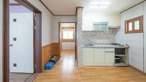 Basic Room, 3 Bedrooms (Whole-B (1F / Duplex /BBQ)) | 1 bedroom, free WiFi - Evergreen Pet-friendly Pension, Taean (Taean)
