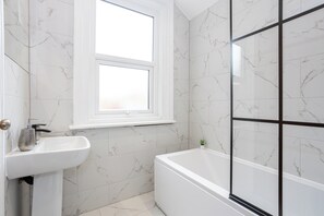 Apartment | Bathroom