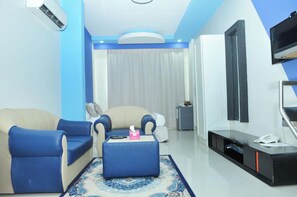 Standard Apartment, 2 Bedrooms | Wi-fi percuma, cadar katil 