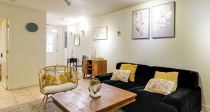 1/2 Mi to Metrobus Stop! Walkable Petworth Duplex