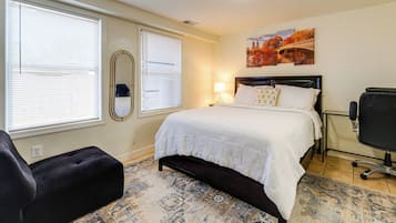 2 soverom, skrivebord, strykejern/-brett og wi-fi