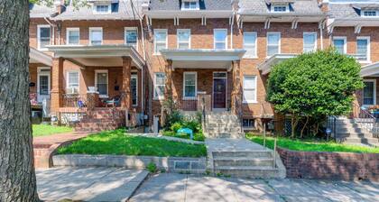 1/2 Mi to Metrobus Stop! Walkable Petworth Duplex