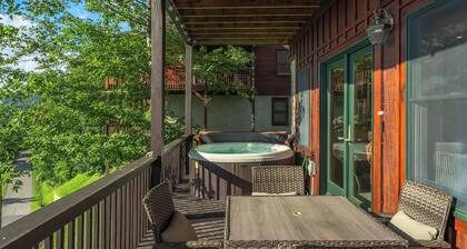 Burnt Skies • Sleeps 10 • Hot Tub • Foosball Darts
