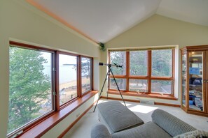 Interior - Lakefront Lookout! Private Sand Beach on Superior (Marquette)
