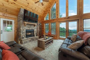 Televisión, chimenea y futbolito 