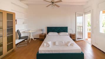 4 bedrooms, desk, iron/ironing board, free WiFi
