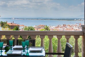 Outdoor dining - WELCS VILLA 340 EMP with shared swimming pool (Rosas / Roses)