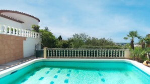 A swimming pool with a white balustrade and a tiled deck area. - WELCS APARTMENT 282 EMP in villa with swimming pool com (Rosas / Roses)