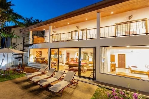 CoconutPalmsJacuzzipoolhugeproperty v136