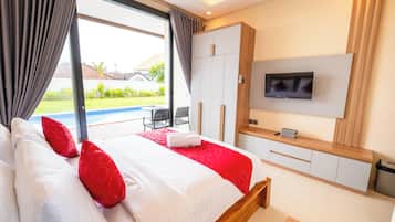 Deluxe Room | Desk, free WiFi