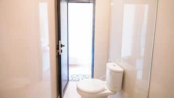 Habitació Deluxe | Bany | Dutxa, capçal de dutxa tipus cascada i articles de tocador gratuïts