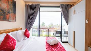 Deluxe Room | Desk, free WiFi