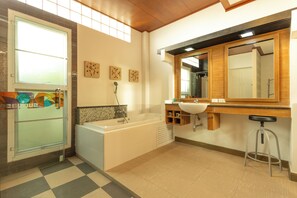 Villa | Bathroom