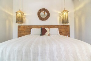 3 bedrooms, internet, bed sheets