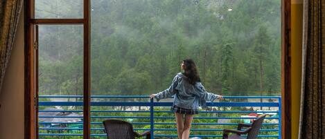 Deluxe Private AC Room with Balcony & River View and Ensuite Bathroom | Laptop workspace, free WiFi