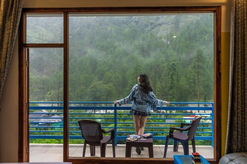 goSTOPS PLUS Kasol Manikaran Road, Bar and Hostel