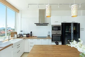 Villa - balkon | Privat køkken
