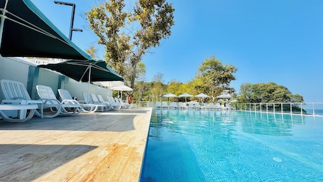Indoor pool, seasonal outdoor pool