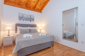 3 soveværelser, strygejern/strygebræt, internetforbindelse, sengetøj