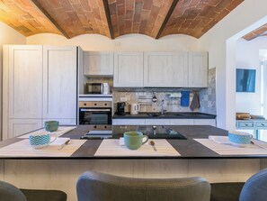 Fridge, dishwasher, cookware/dishes/utensils