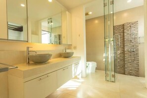Villa | Badezimmer