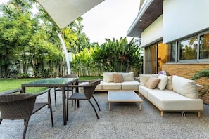Villa | Terrace/patio