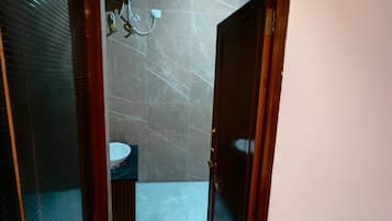 Free toiletries, towels, shampoo