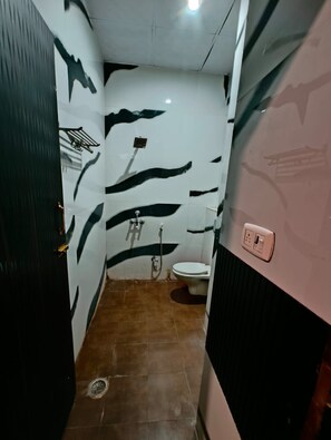 Free toiletries, towels, shampoo