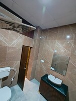 Artículos de tocador gratuitos, toallas, shampoo