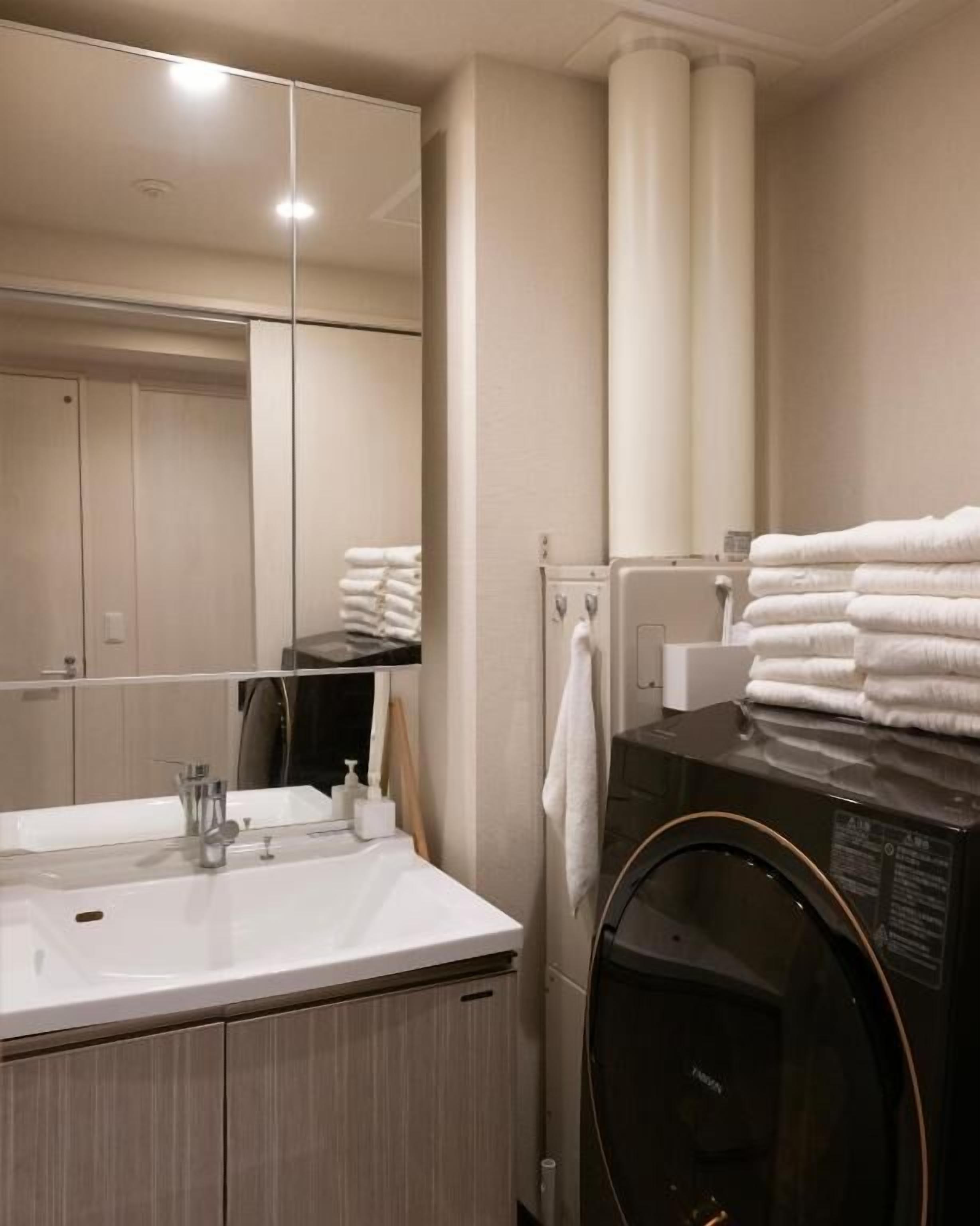 Slippers, bidet